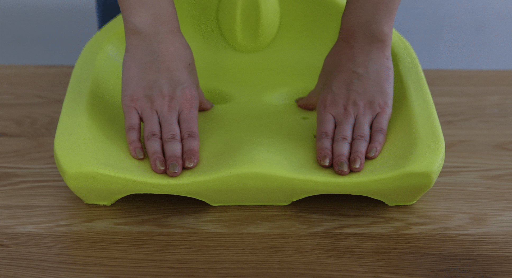 計算された心地よい硬さで体にフィット！5才〜12才を目安にご使用いただけます。