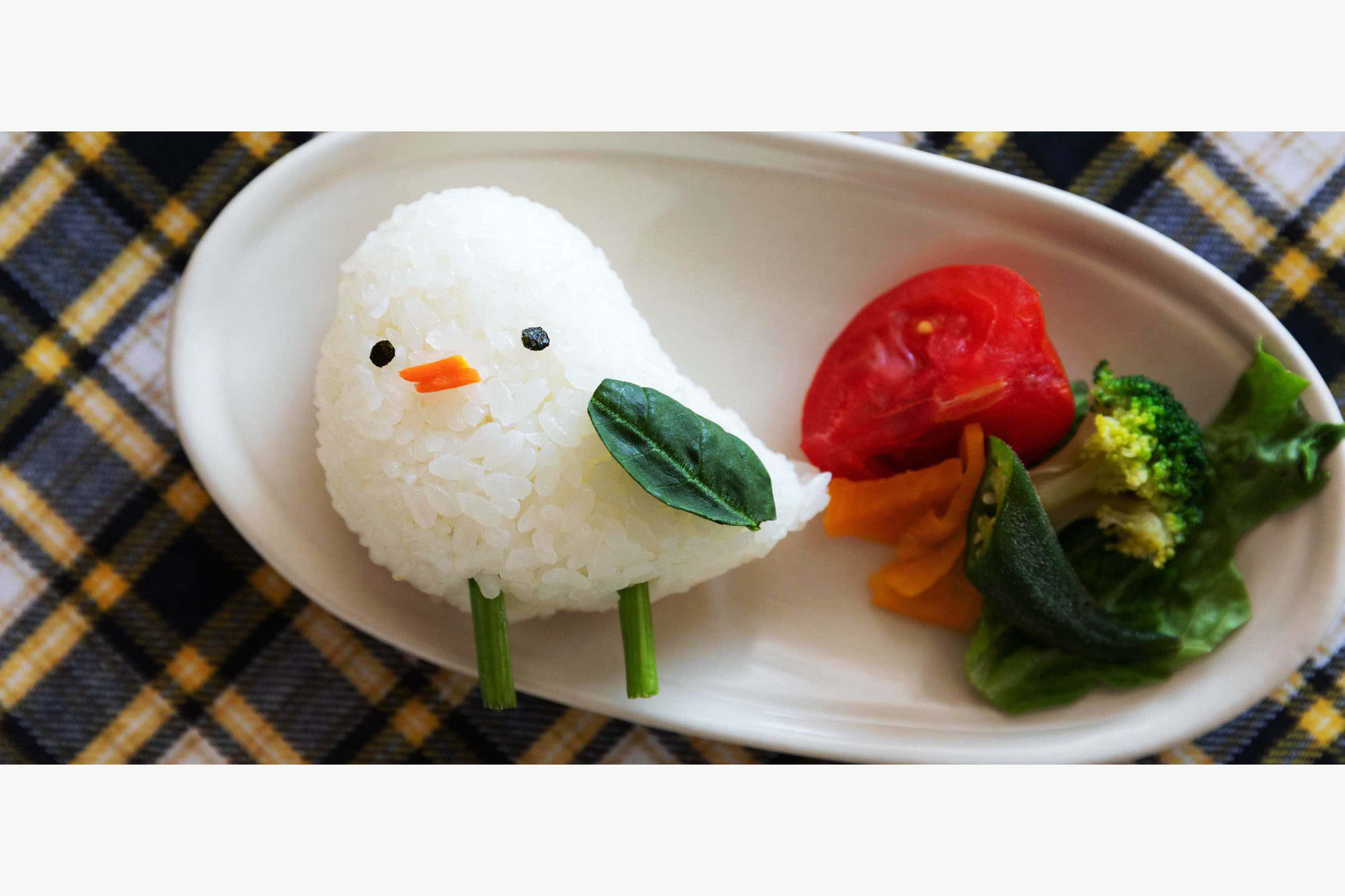 コロンとしたフォルムがかわいい♪「小鳥のおにぎり」