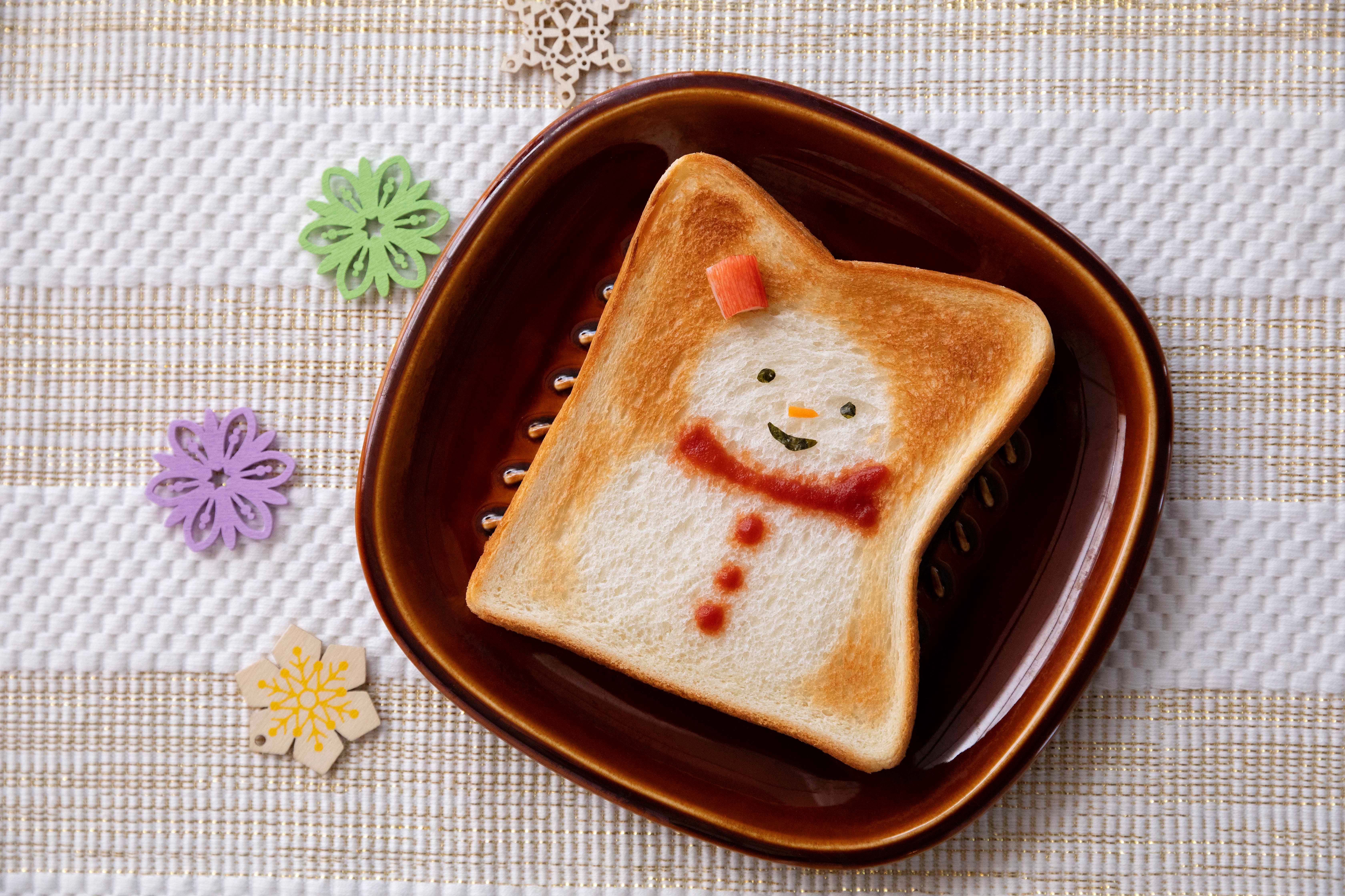 さむ〜い冬にホッと一息！「ゆきだるまのトースト」
