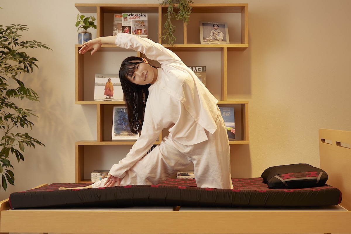 睡眠のプロ!nishikawa社員がすすめる“ベッドの上でできる”快眠ヨガ