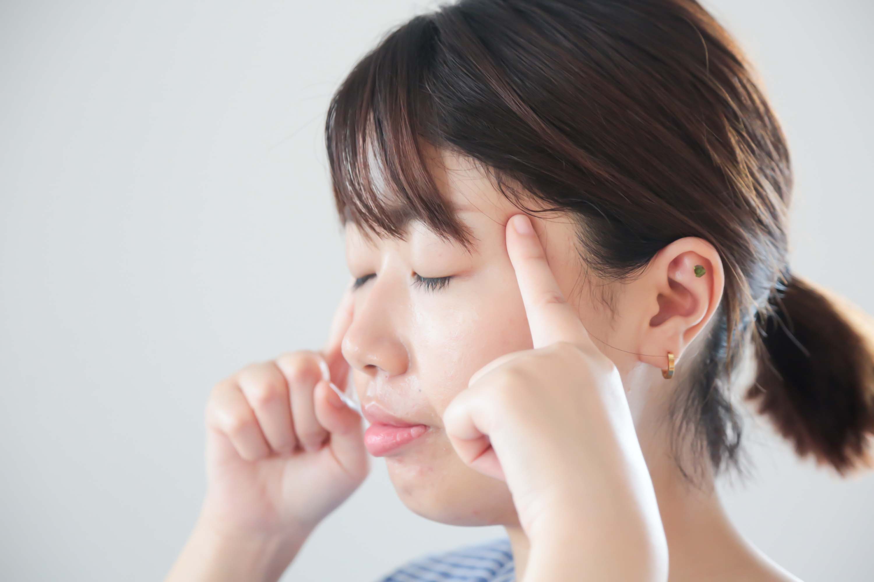 睡魔とおさらば どこでも簡単にできる眠気覚ましのツボ 眠りのレシピ ふとんなどの寝具なら西川公式サイト 睡魔とおさらば どこでも簡単にできる眠気覚ましのツボ 眠りのレシピ ふとんなどの寝具なら西川公式サイト