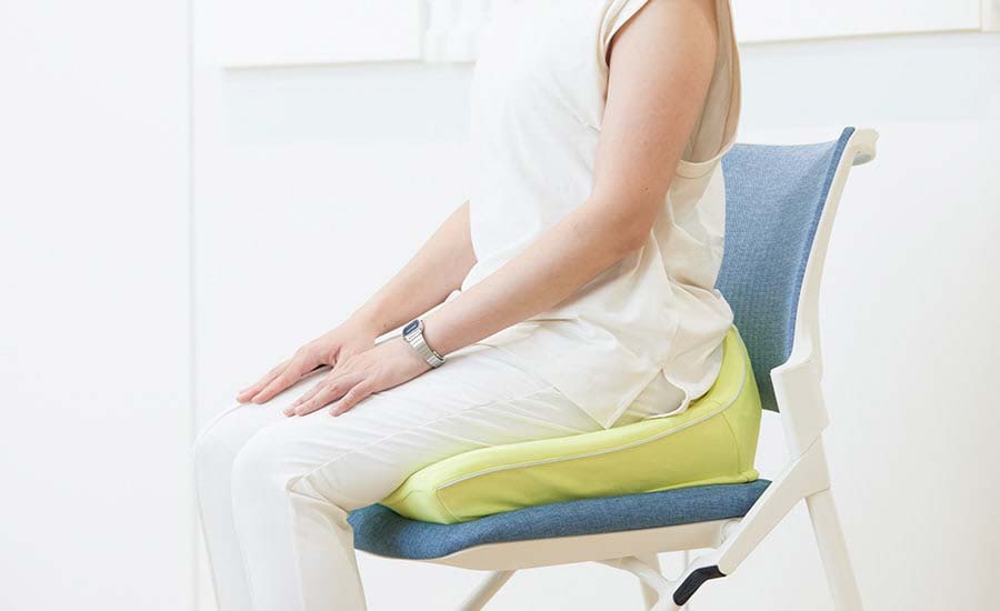 【保障できる】 西川 (Nishikawa) 骨盤サポートクッション キープス 理想の姿勢をキープ 長時間座っても疲れにくい 抗菌 腰痛 椅子