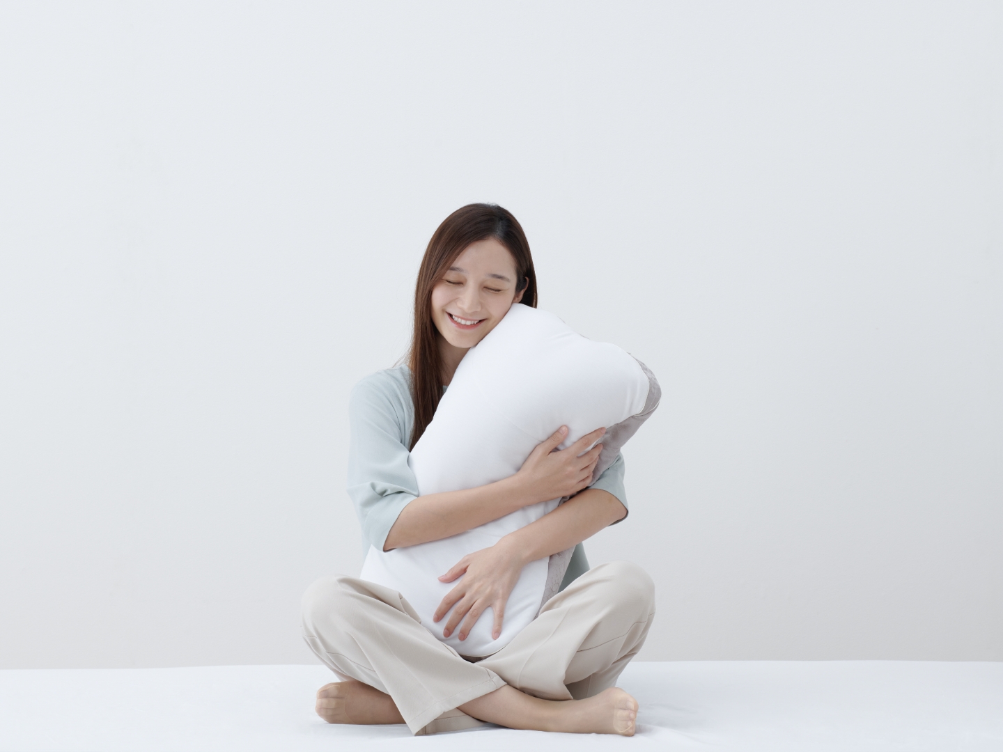 写真:人と枕