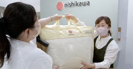 リフォームが完了したふとんをお渡し