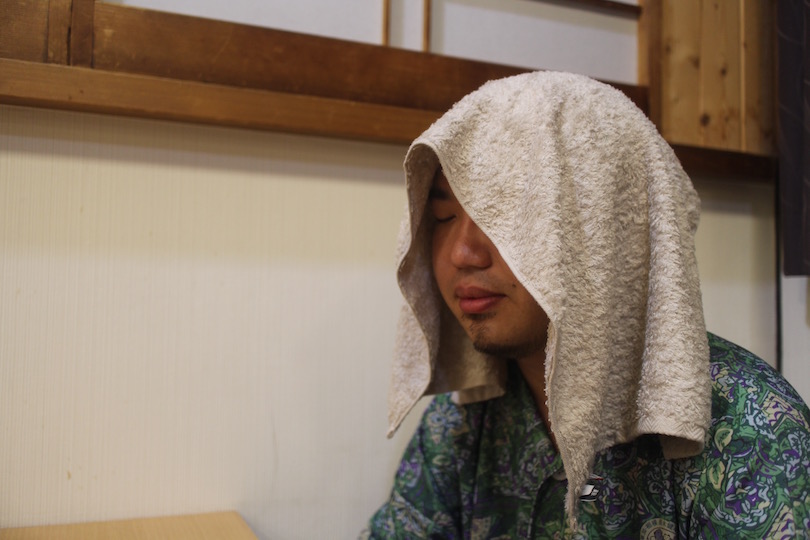 サウナ室にて十人十色のタオル使い