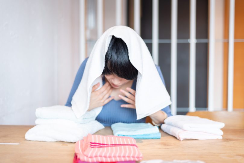 「スチームを浴びるときは、タオルを頭からかけるとスチームを逃しにくくなります」と長田さん