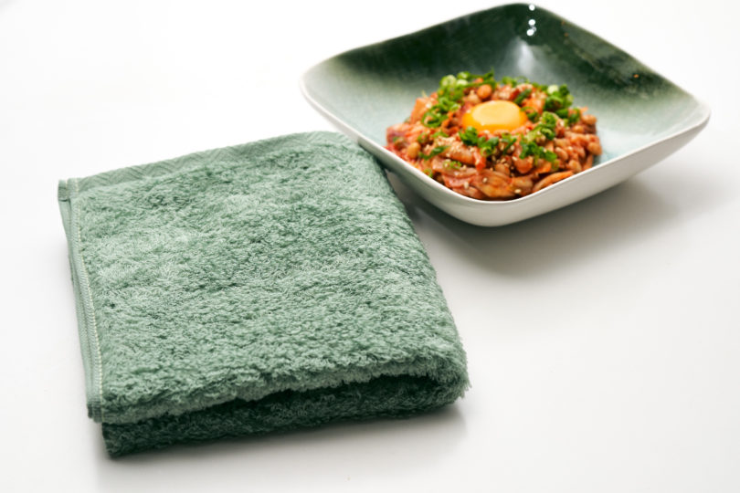 ふわふわな肌触りが魅力の＜MAROYAKA TOWEL＞に新色が登場。