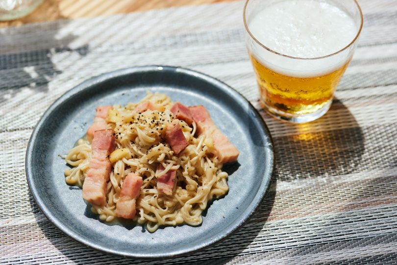 タオル10枚たたむ間にできる!爆速おつまみレシピ 〜えのきガーリックめんつゆバター編〜