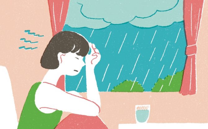 天気痛に悩む女性