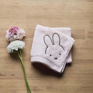 ピンクがかわいいミッフィーのタオル