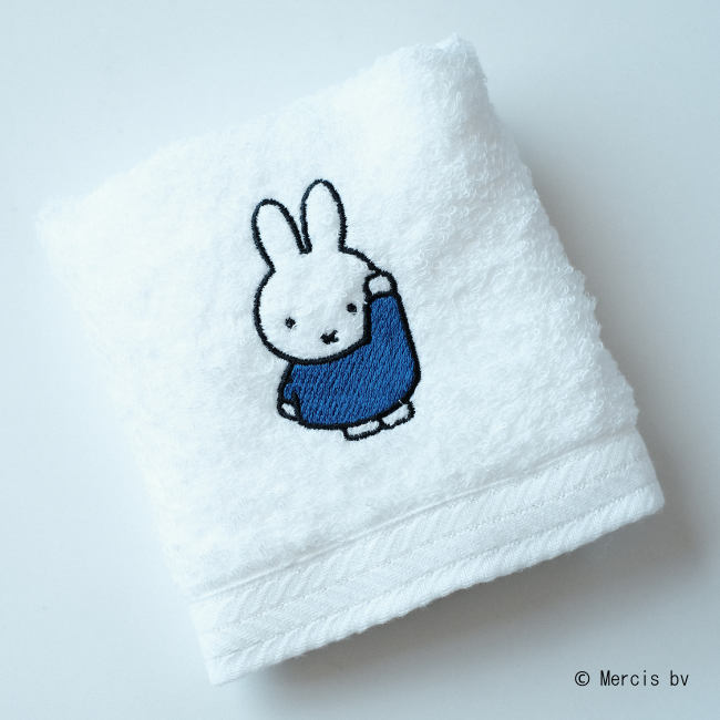 ミッフィーの刺繍が入ったタオル