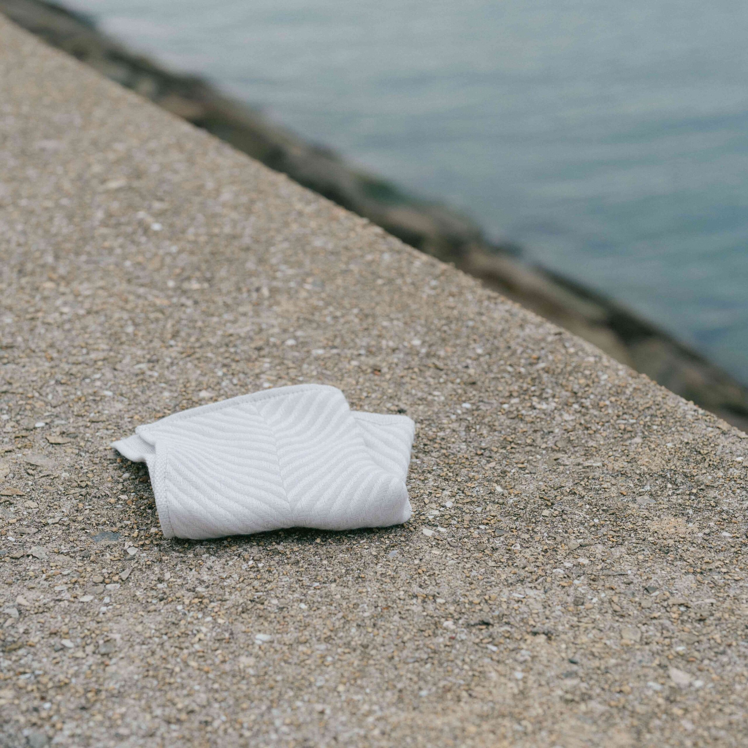 瀬戸内の夜明け・柑橘・風をタオルのモチーフに。写真作家が綴る「ゆいわた」新色エッセイ