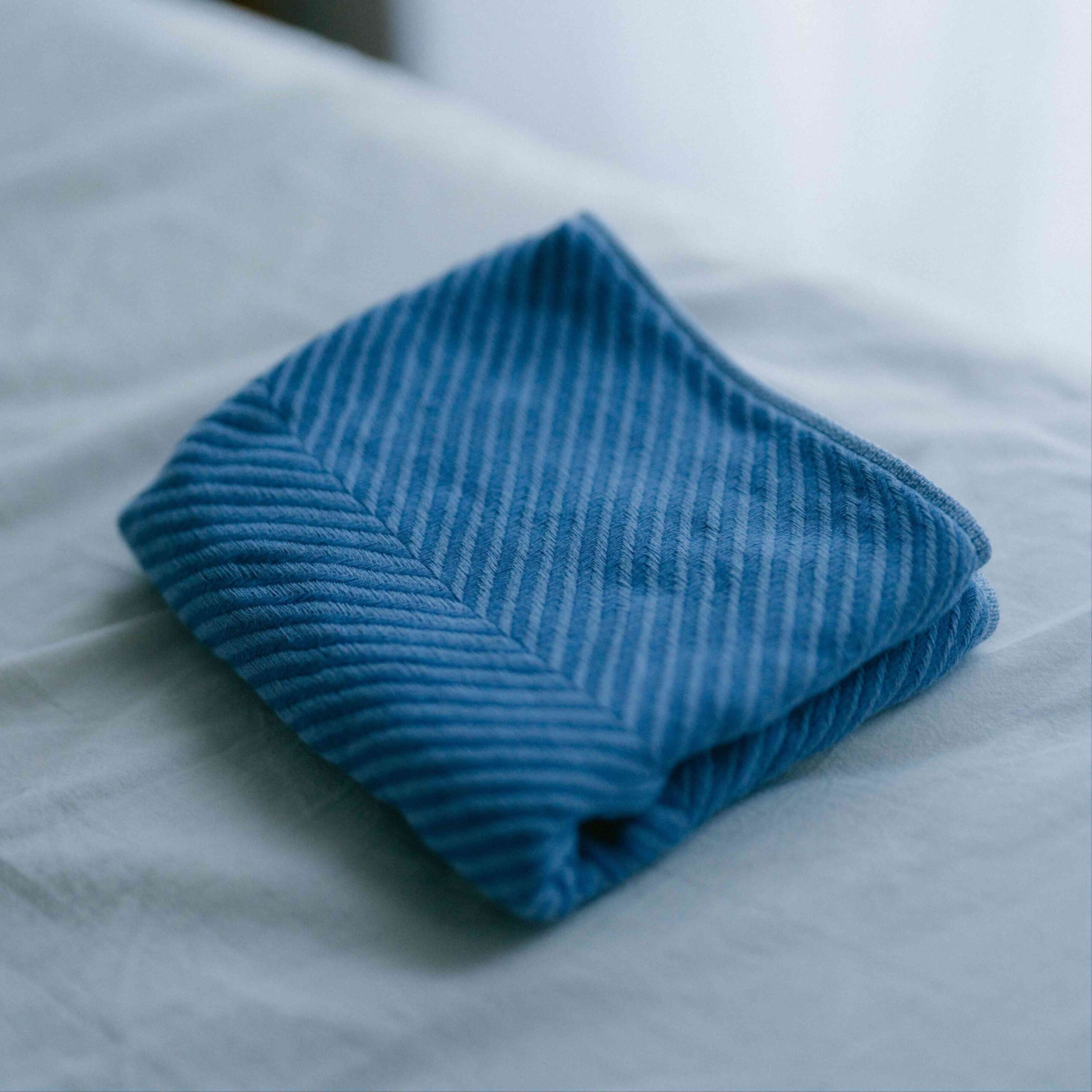 瀬戸内の夜明け・柑橘・風をタオルのモチーフに。写真作家が綴る「ゆいわた」新色エッセイ