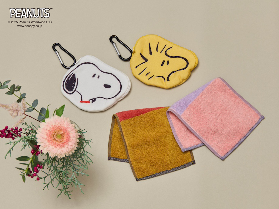 荷物を減らしたい女性へおすすめのmoussepuff ハーフミニタオル（写真：右下）とピーナッツ タオルポーチ（写真：左上）
