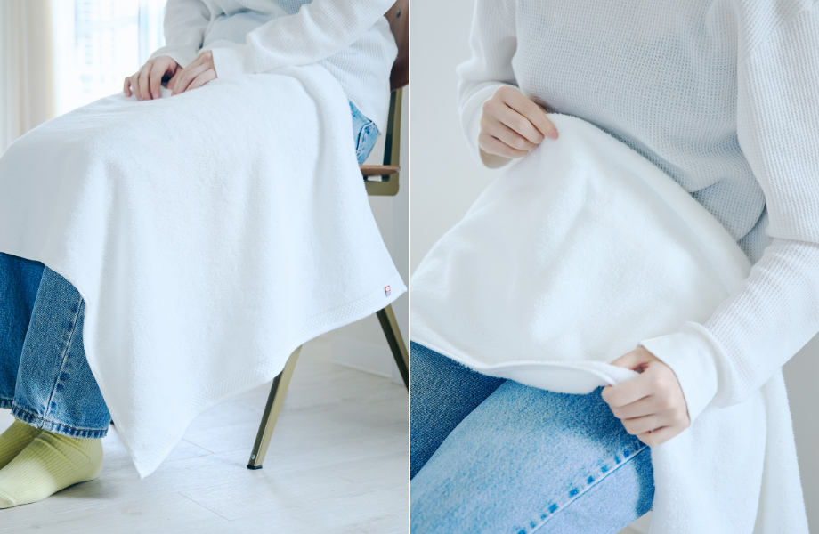タオルを膝にかけている様子