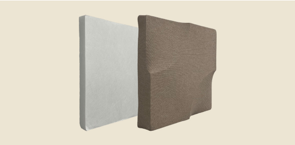 壁面に設置された吸音パネルの事例