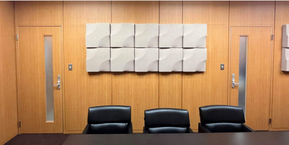 三菱UFJ銀行日本橋支店に設置された吸音材 例1