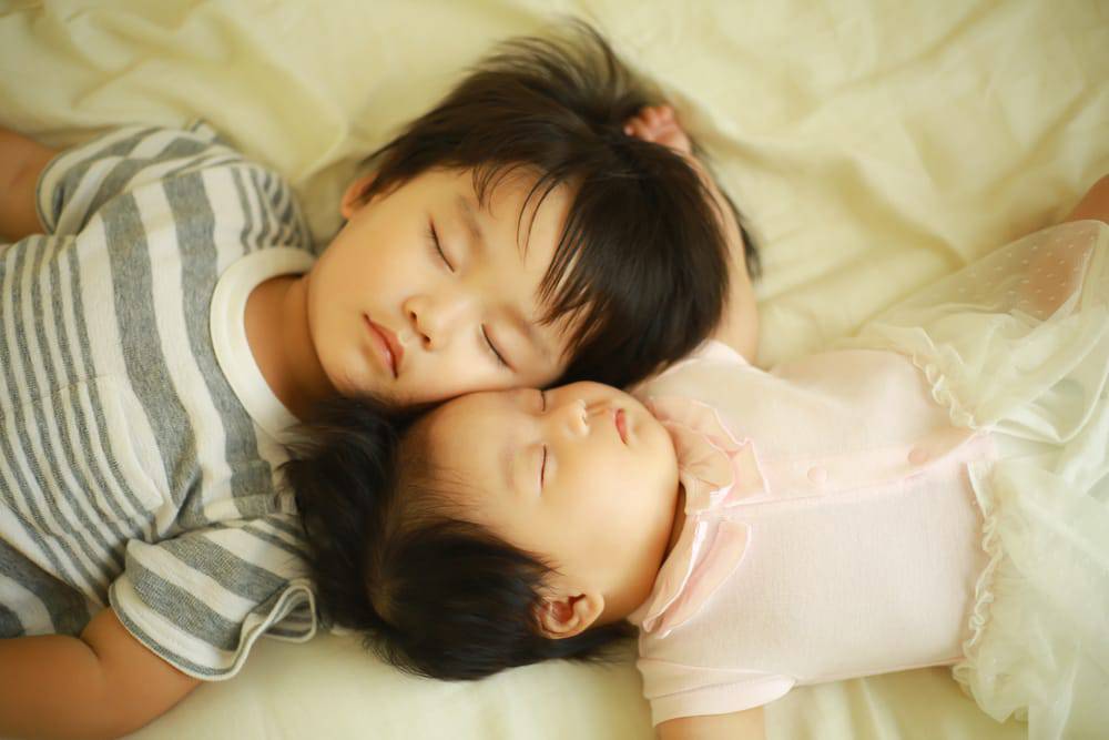 こどもの理想的な睡眠時間はどれくらい？文部科学省の調査・厚生労働省の指針・国際比較