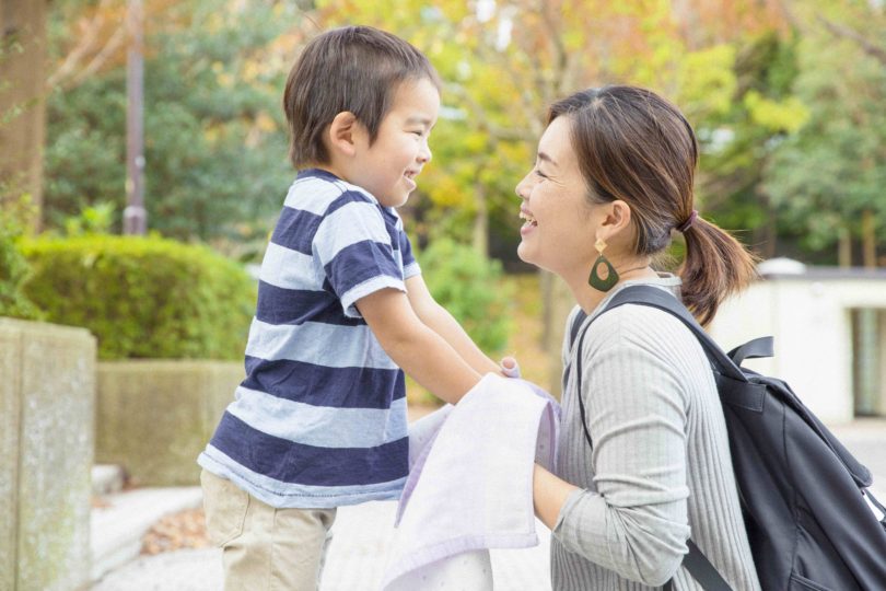 長男が私の手を、タオルでやさしく包んでくれる