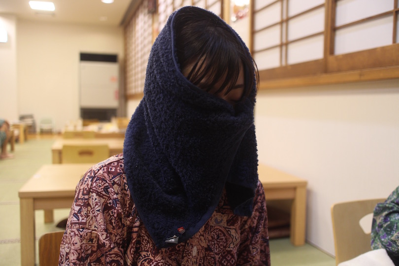 熱でお肌と髪がダメージを受けないよう、ぐるぐる巻き