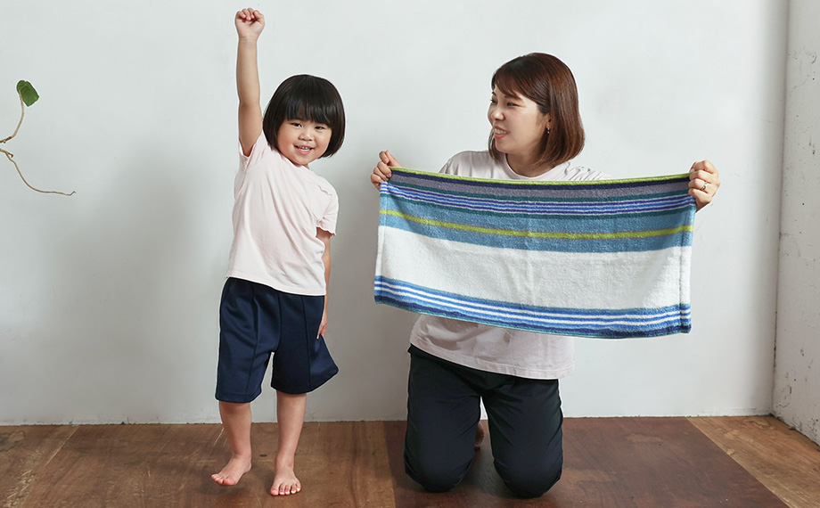 子どもと楽しむタオル運動３選｜遊び感覚で体を動かしてリフレッシュ！