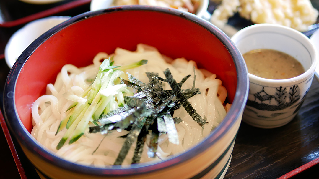 小麦の栽培が盛んで、昔ながらのうどん処 加須。手打ちの名店『子亀』でツルツルのうどんを食す!